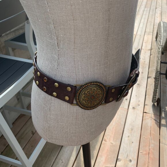 Vintage 90s Y2K Brown Leather Brass Rhinestone Stud Concho Boho Hip Belt - Picture 5 of 16